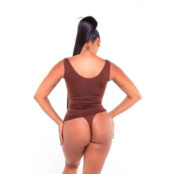 NNEKA ROSE SCULPT TANK TOP - Picture 9 of 16